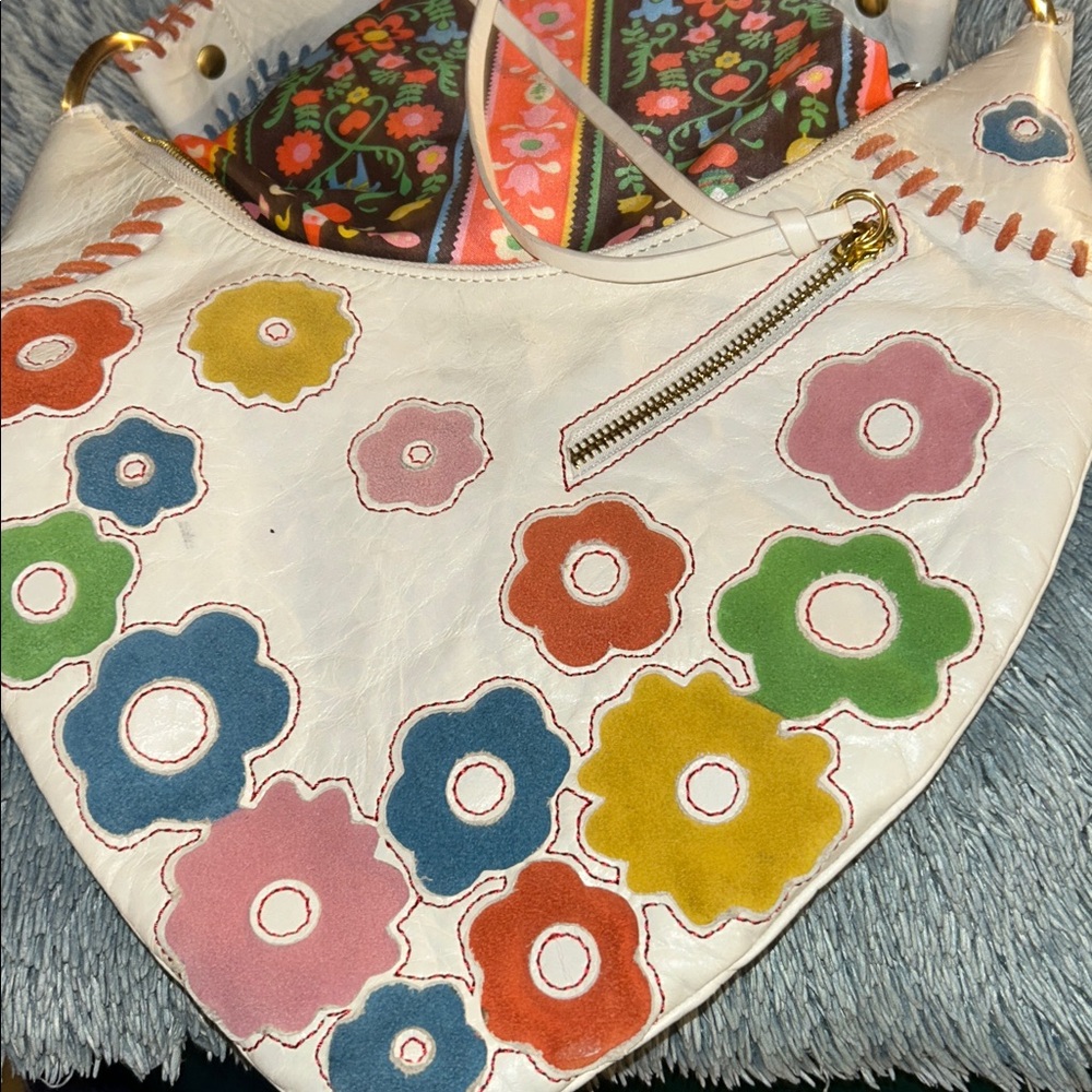 Colorful Loop Crossbody Bag - Picture 4 of 9